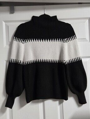 Cocobleu Women's Black & White Chunky Ribbed Turtleneck Sweater Size L